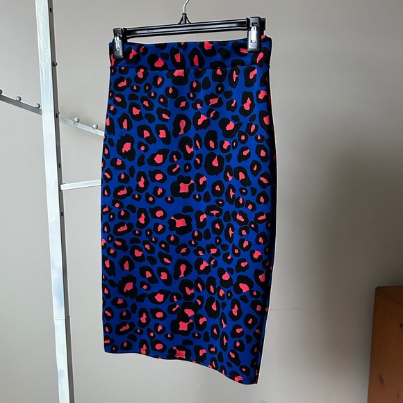 Forever 21 Dresses & Skirts - Funky leopard print skirt
